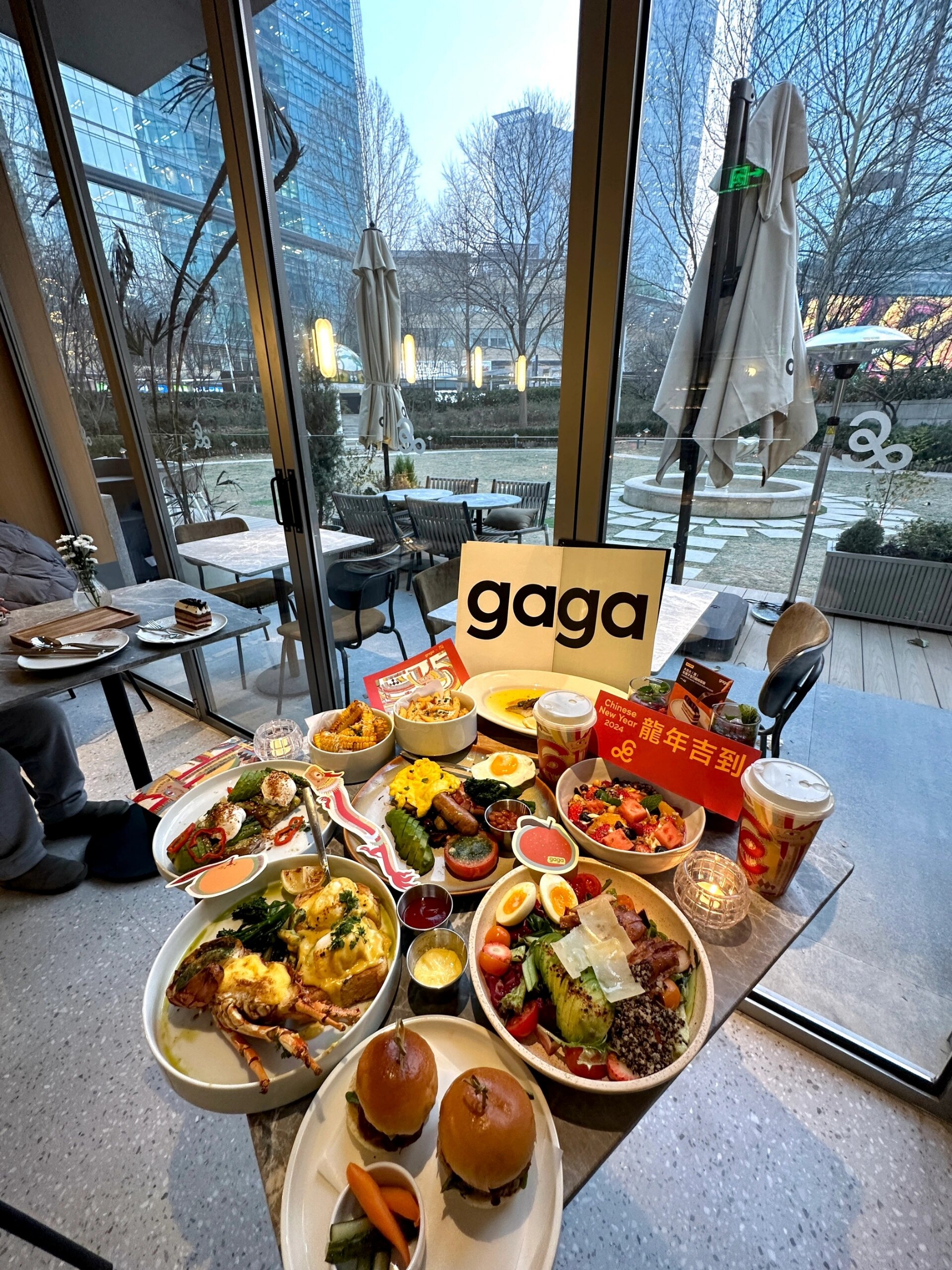 北京的、坐穿地铁14号线来吃的…北京大望路附近…新开的gaga 难得好看又好吃的brunch约会餐厅