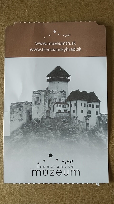 斯洛伐克，特伦钦城堡的门票，7歐一人，要斯洛伐克语导游的话加1歐元，要英语导游的话要提前2天在网上预