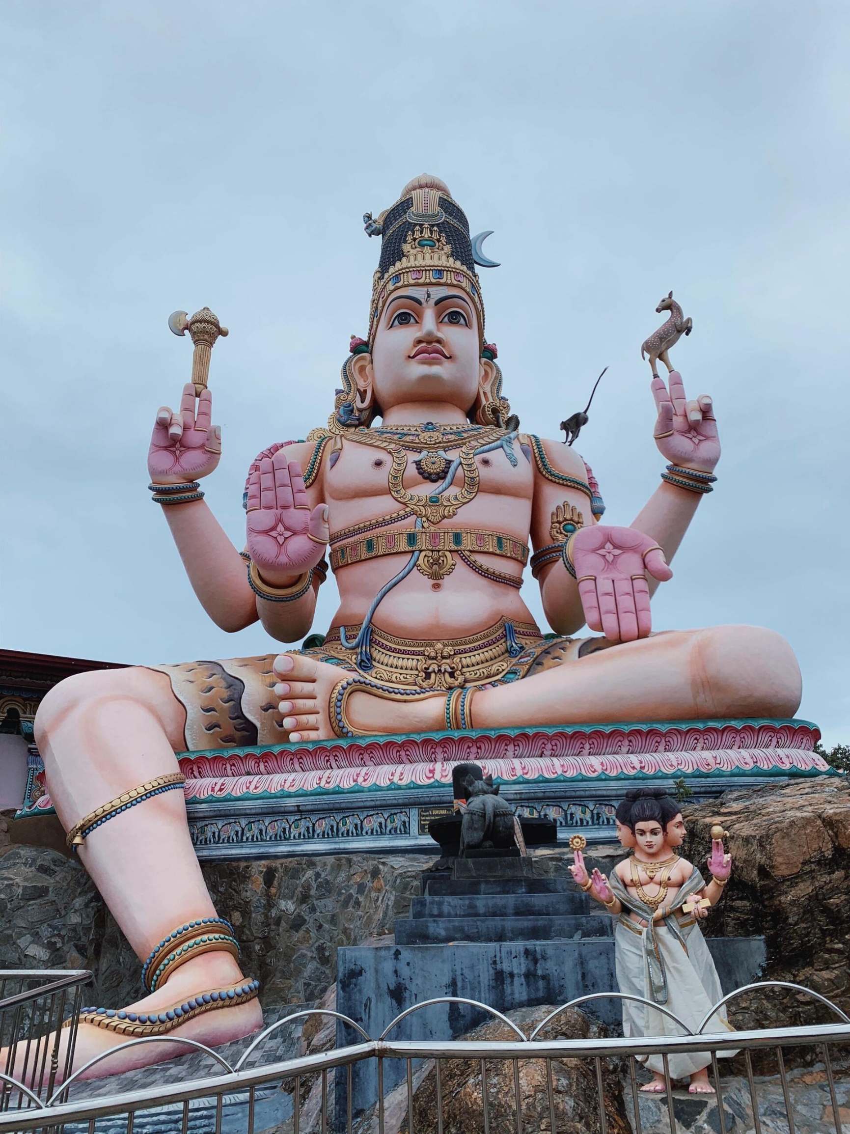 巨物恐惧症者请绕行，此篇为您介绍印度的神秘湿婆神像——世界上首个瑜伽士的纪念雕像，正是湿婆神，被誉为