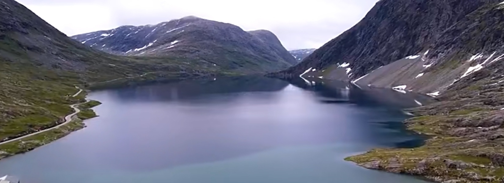 挪威蓝色湖泊