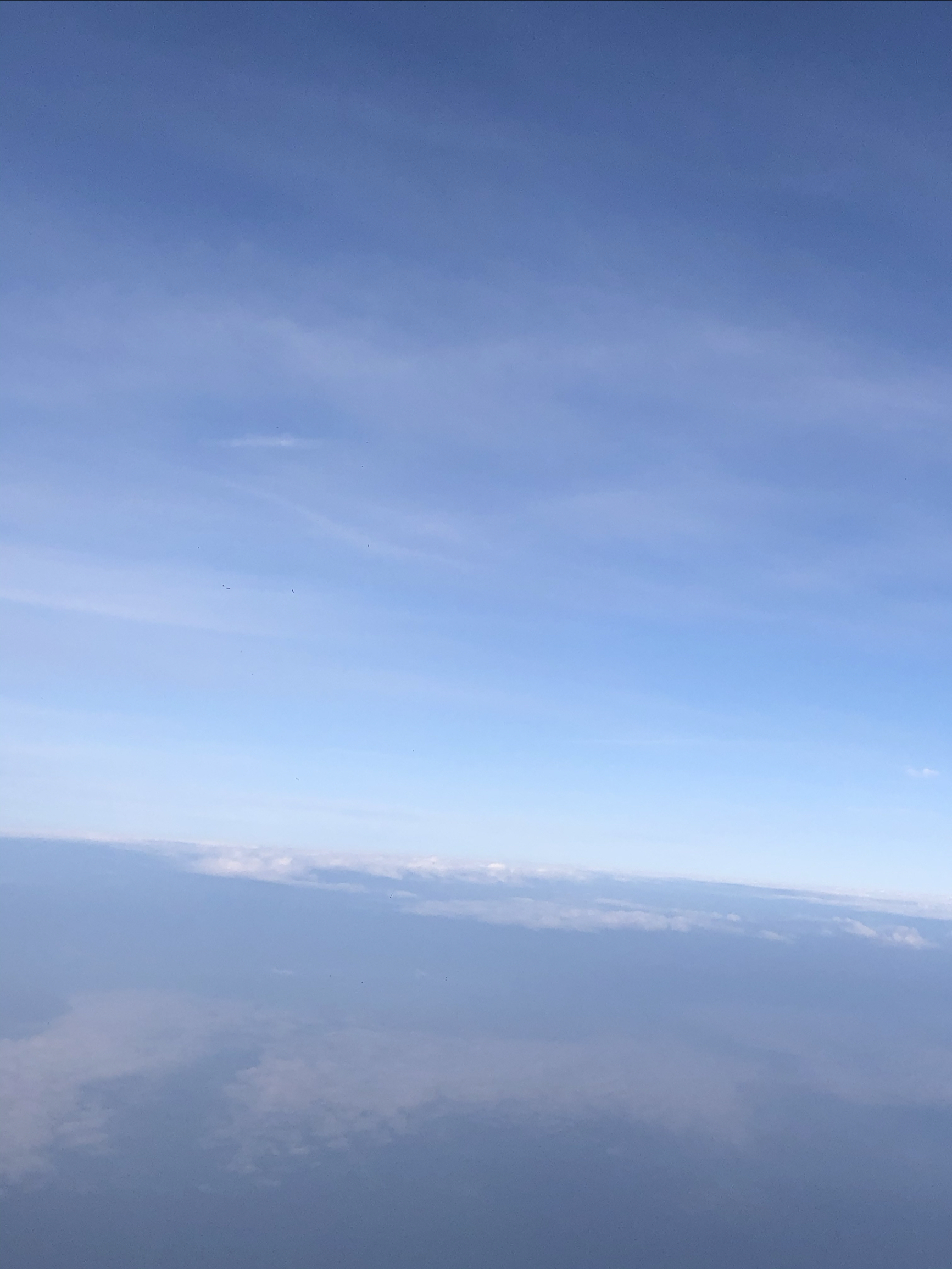 就是喜欢在蓝天白云中穿行，，飞在空中的感觉真的很好