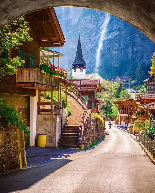 劳特布龙嫩 /  Lauterbrunnen