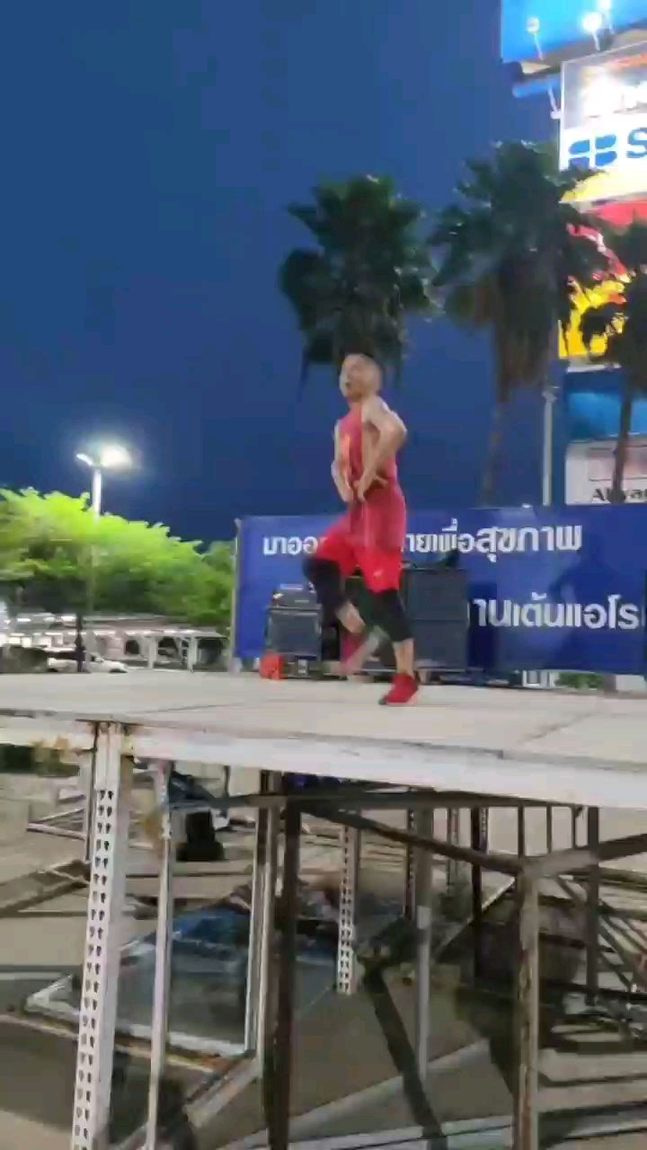 每天晚上泰式广场舞，感受泰国🇹🇭男士教练的速度与激情