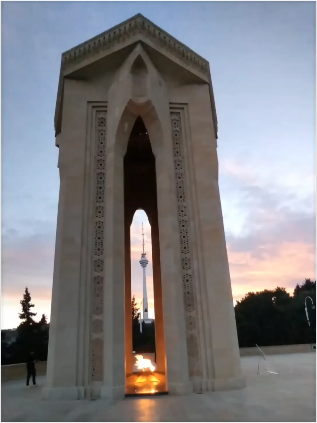 巴库一景，独立英雄纪念塔。