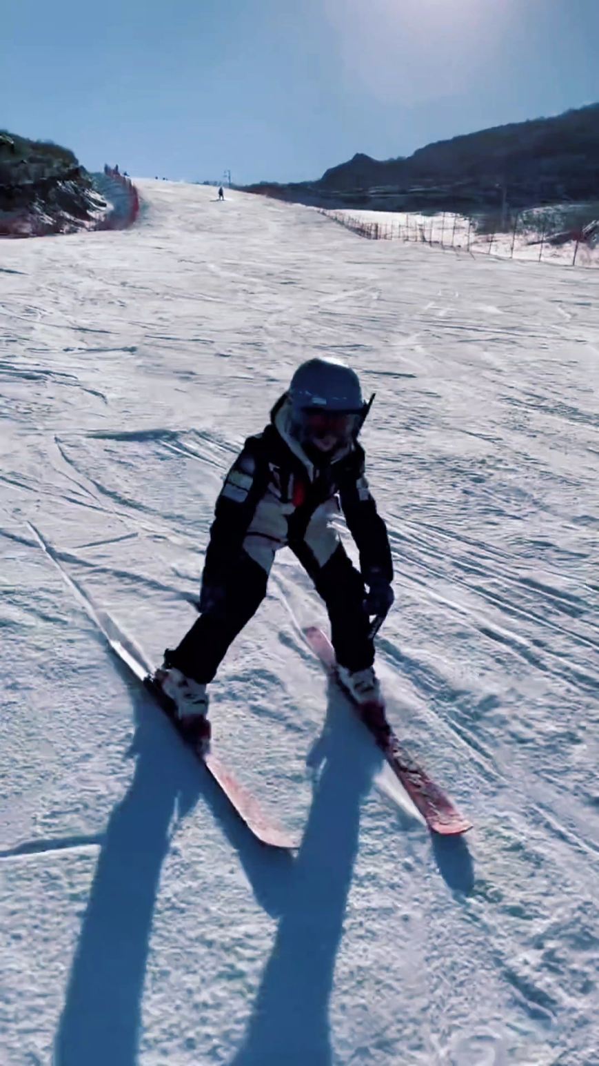 每个人都要体验一次日光下的滑雪～岱海国际滑雪场