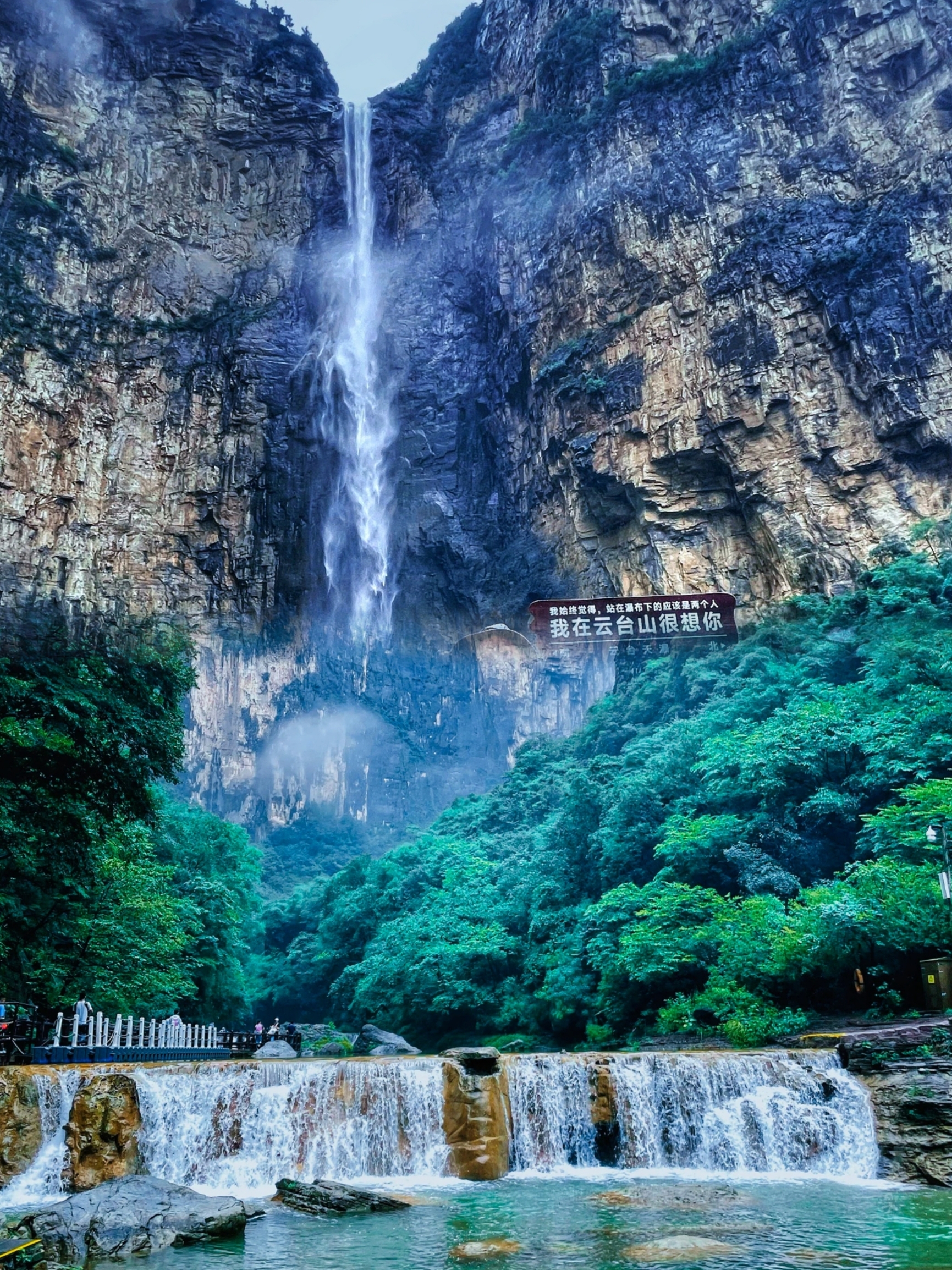 河南焦作夏天玩水看亚洲第一高瀑的最佳地