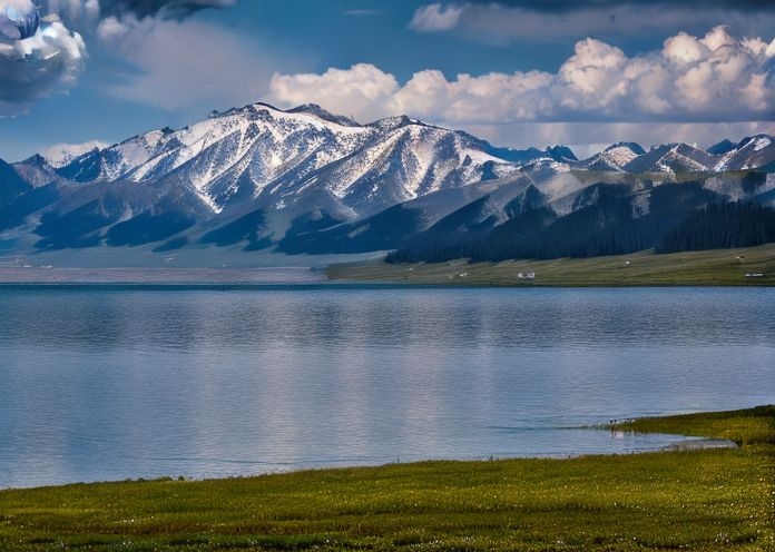 🌊🏞️沐浴阳光，探寻自然的秘密🌅🌲
 
 【探寻西北风情】赛里木湖，新疆博尔塔拉州博乐市的一颗璀璨明