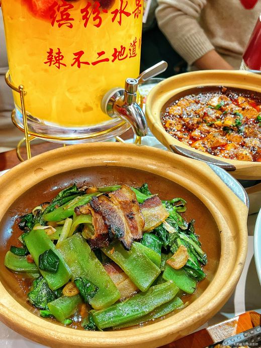 辣不二地道川菜(华龙黑金冠店)