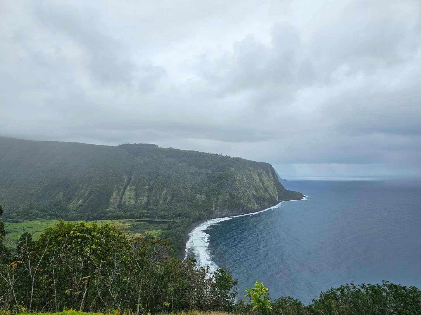 夏威夷，也叫檀香山。好像是离亚洲最近的美国领土