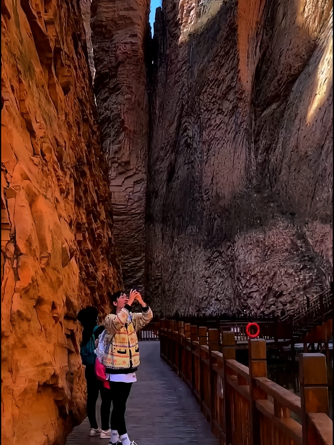 #玩转黄崖洞#黄崖洞  山西黎城黄崖洞翁圪廊峡谷，曲折蜿蜒、壁立