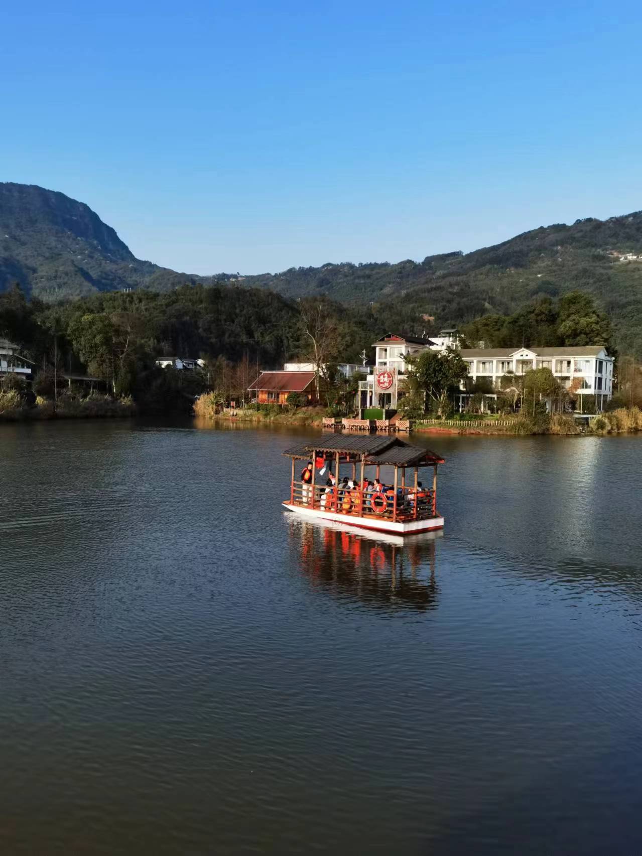 贵州赤水旅游，五一节看丹霞大瀑布、住凤凰花坞酒店之旅