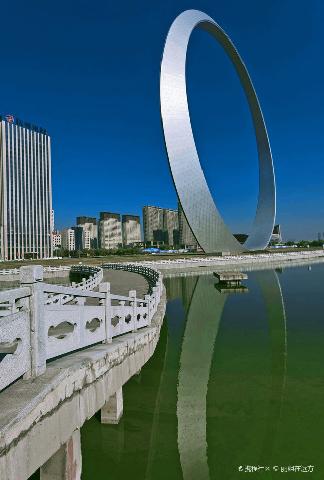 它是辽宁抚顺的地标性建筑,高度比较高,全是由钢板组建而成.