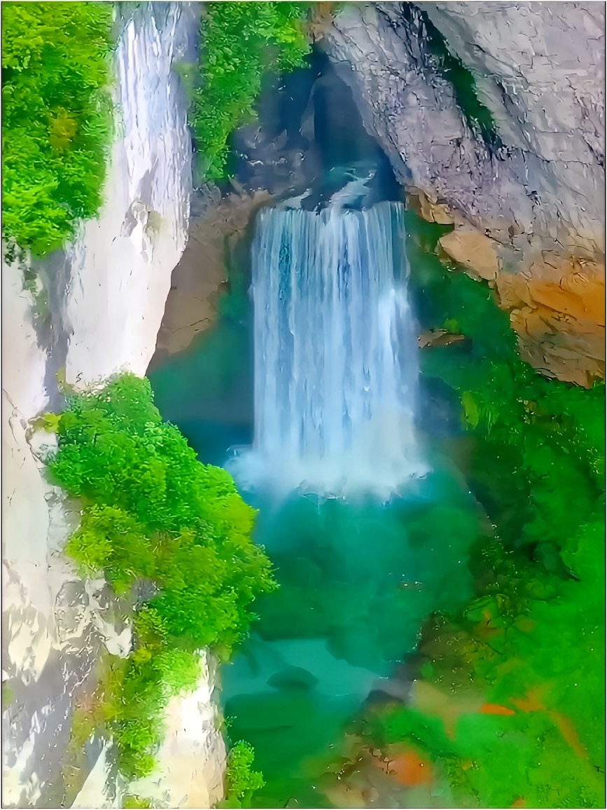 贵州羊皮洞瀑布，如诗如画的自然景观，让人陶醉其中