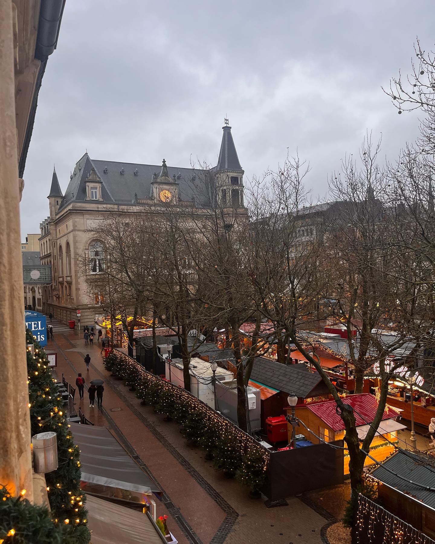欧洲圣诞市场的魅力：卢森堡Place d'Armes圣诞市集