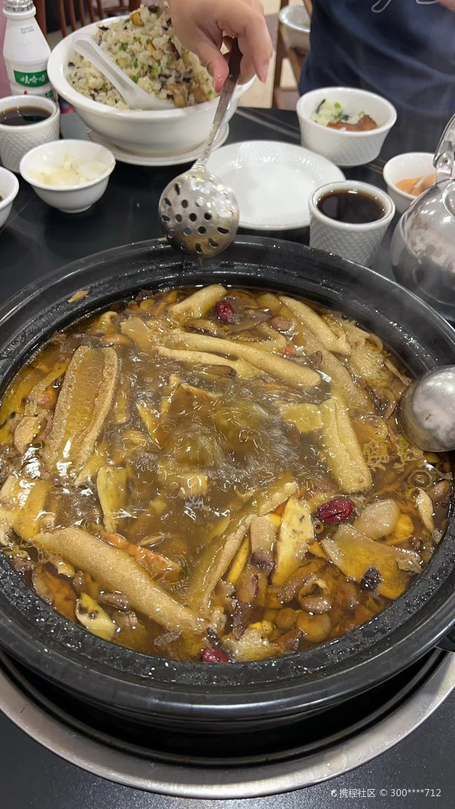 昆明江川野生菌火锅铜锅鱼(贵清火锅店)吃野生菌火锅