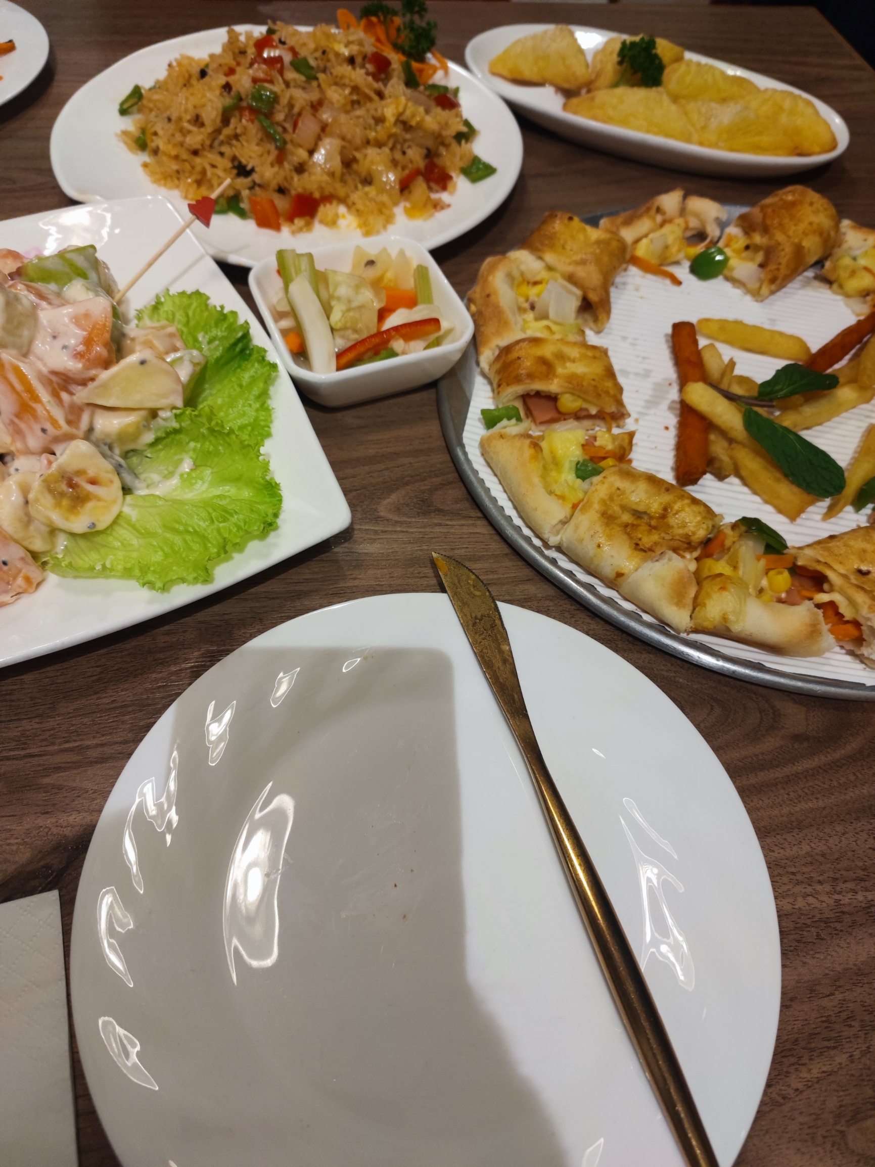 一家不错的意式餐厅，环境不错适合约会聚餐，当然了消费中等不能说便宜，也贵不到哪去，人均消费60左右。