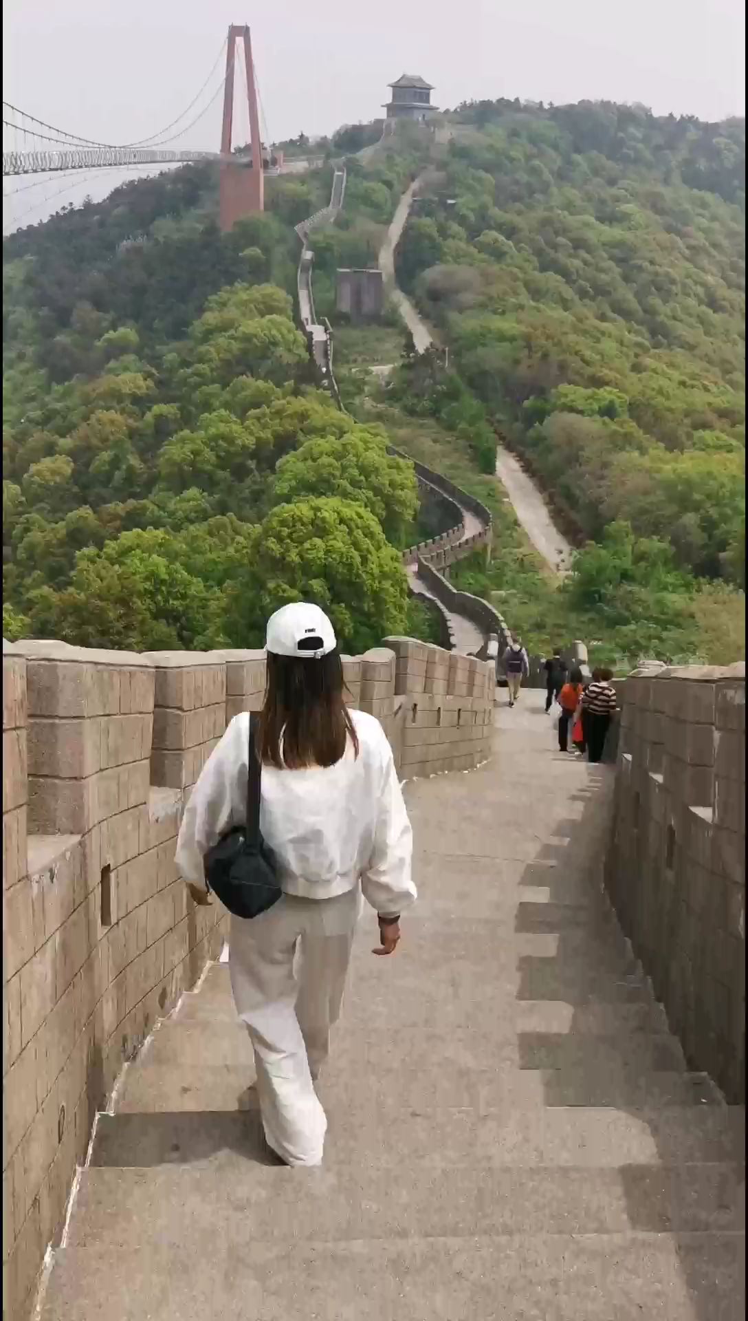 是时候出发一趟江阴旅游了，华西世界公园五一活动99，假期如果去不了北京，就来江阴华西村走走，这里不仅