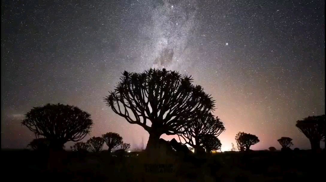 NAMIBIA 箭袋树庄园的星空，别说北斗七星路，这样，星座宫神话都有了。