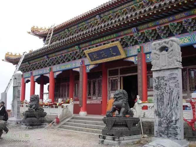 演教寺是五台山中台顶一座寺庙，中台翠岩峰，位于台怀镇西北10公里，海拔2894米，中 台是东南西北四