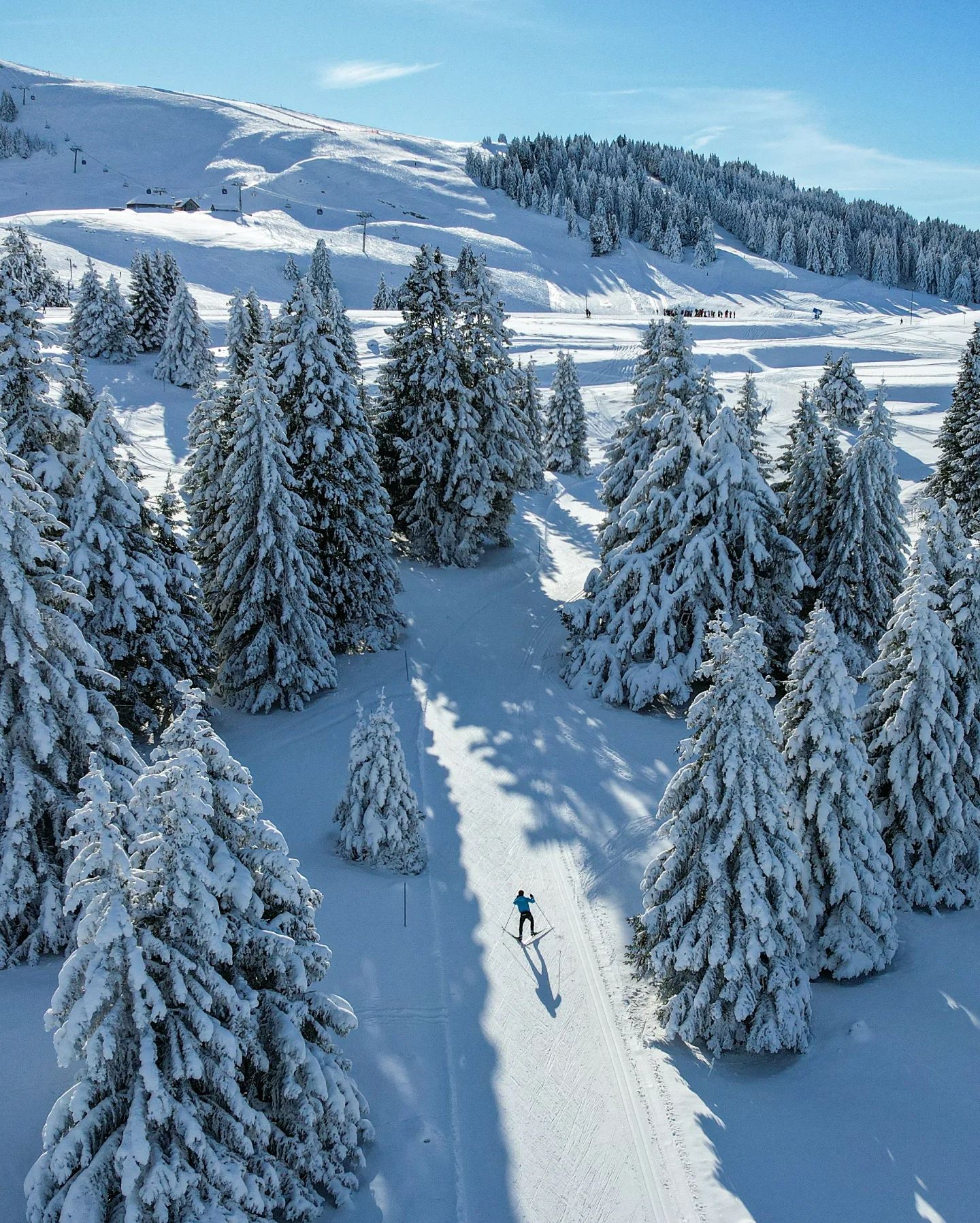 阳光在顶峰等你：一场与Semnoz山的浪漫滑雪约会
