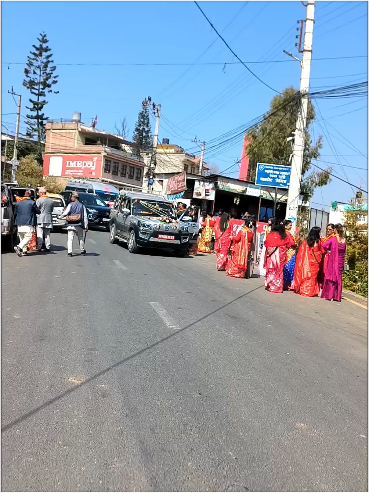 尼泊尔加德满都去坐缆车的路上