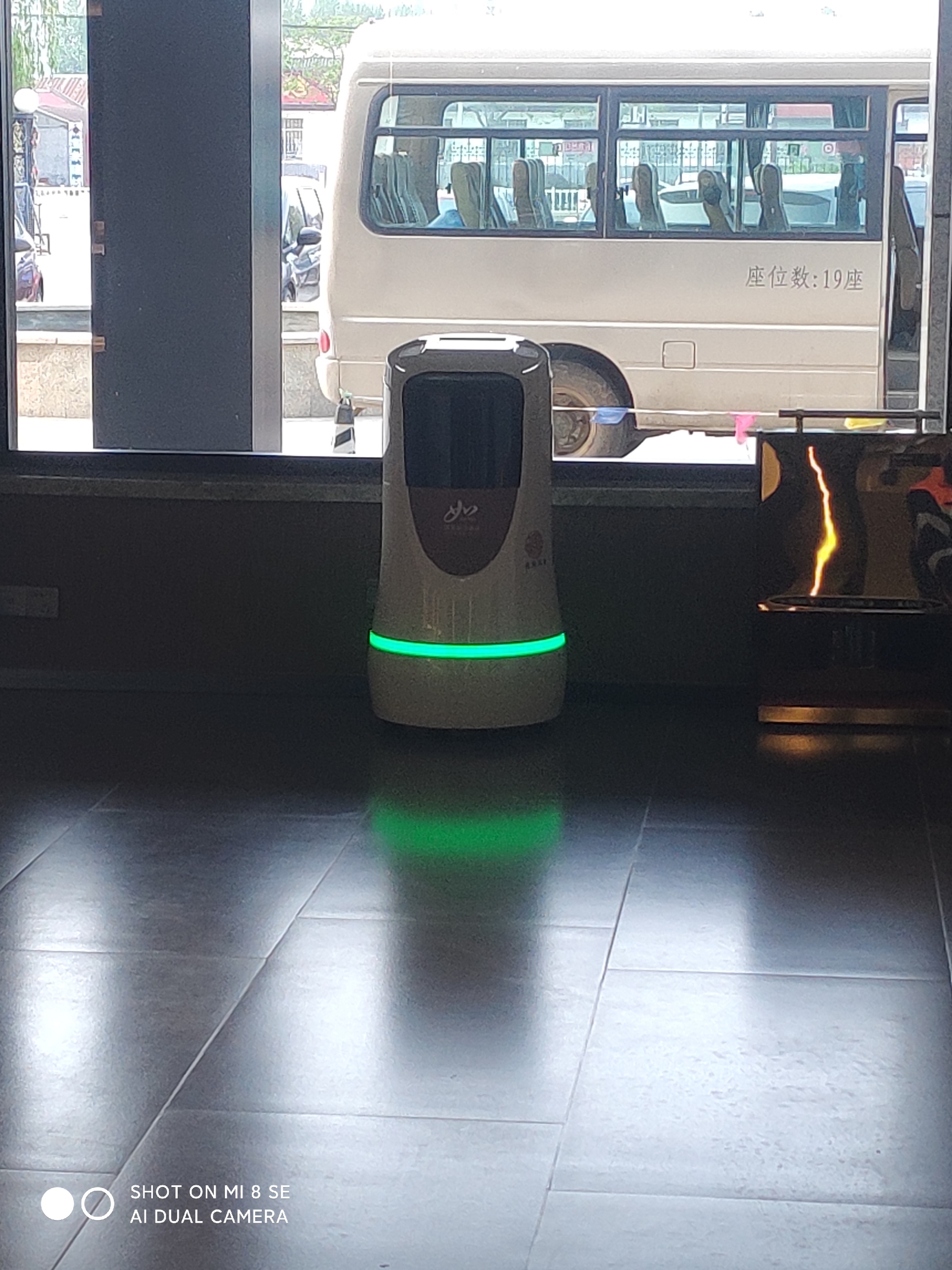 酒店新开业有免费的机器人使用，方便快捷