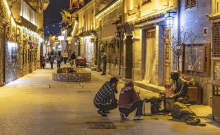 游八坊十三巷，看先民彩陶巅峰之作，观古动物化石的六项世界之最