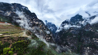 光影下的巴拉格宗,随手一拍都是绝美壁纸