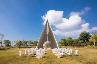 躺在大海里度假,被这家度假酒店狠狠种草了