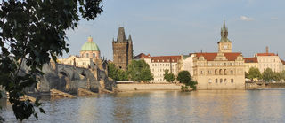 欧洲三个月环游八《帝国三色绘：布拉格，一座永不落幕的百塔童话》