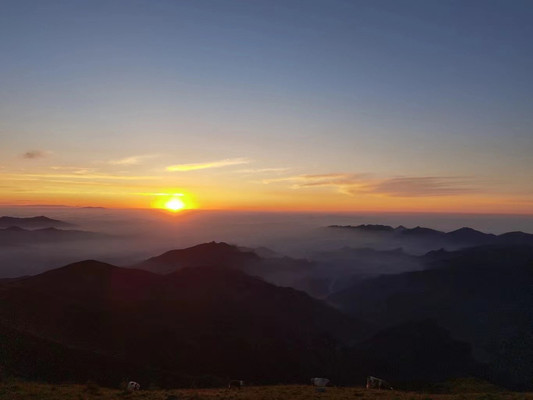 五台山--东台-观日出 看云海