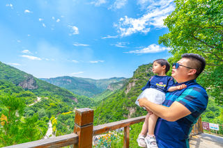 带上老爸去旅行!暖心的父亲节,是奔赴济南青铜山大峡谷的陪伴