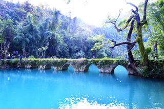 荔波小七孔名扬中外  神秘瑶寨更传奇精彩