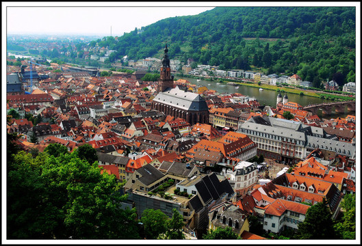 漫步晨曦中的海德堡