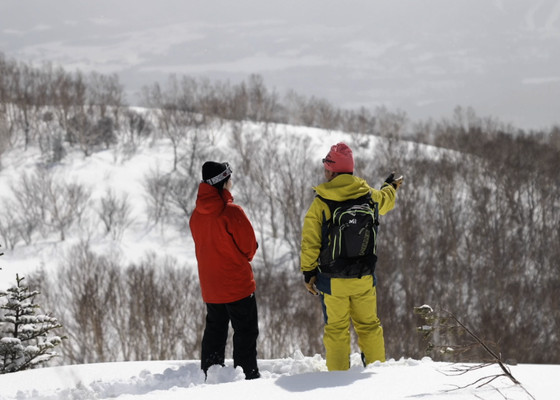安比高原滑雪场与向导一起去雪地徒步