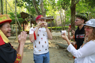 颇具“海南味道”的黎族鼻萧