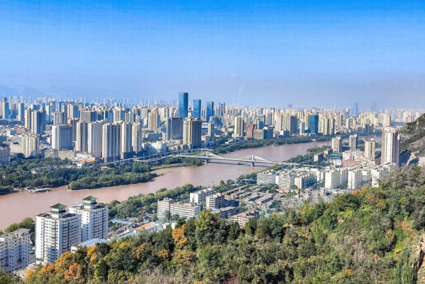 拱抱金城--兰州白塔山