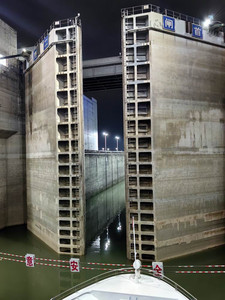 三峡大坝/三斗坪镇游记图文-云游四海（1779）长江世纪游轮行之七——过五级船闸