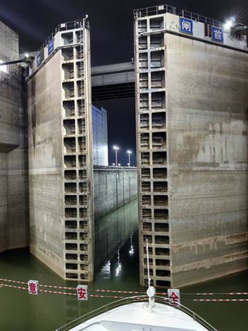 云游四海(1779)长江世纪游轮行之七——过五级船闸