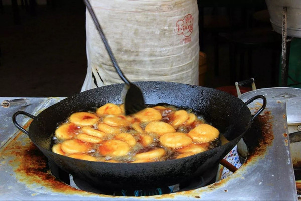 🍢夜市小吃探秘:味蕾上的夜色盛宴🍢