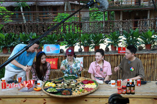 尼格买提、王冰冰、杨帆、月亮姐姐玩转槟榔谷:下次还想来