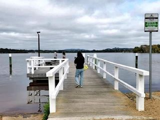 散步在堪培拉格里芬湖边，喜欢这种安静祥和的感觉