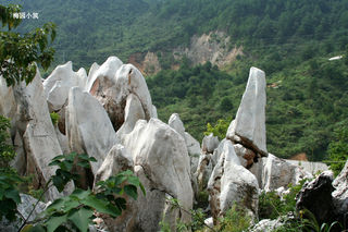 玉石成林待人来 -- 广西贺州玉石林