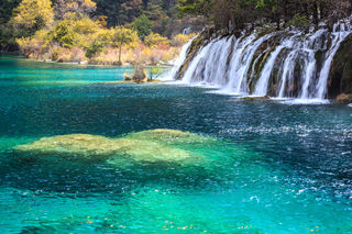 九寨沟：一个水的童话世界 —— 攻略和很多美片