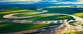 黄河九曲第一湾 ：日暮下的金色飘带，一眼万年的壮阔