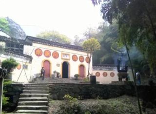 乌霞洞探秘:马仁山上的自然与人文奇观