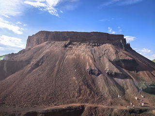 红色山口、翠绿草原-2025年乌兰察布自驾游记