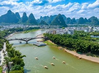 桂林以其独特的山水风光和丰富的美食文化闻名于世