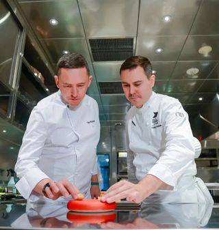 去法国喂鸽子，不如去这场三星双钻法餐盛宴喂自己。