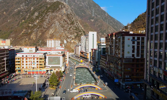 重庆闻名世界的情歌之城,海拔2560 米,环境不输丽江,川西游必选之地